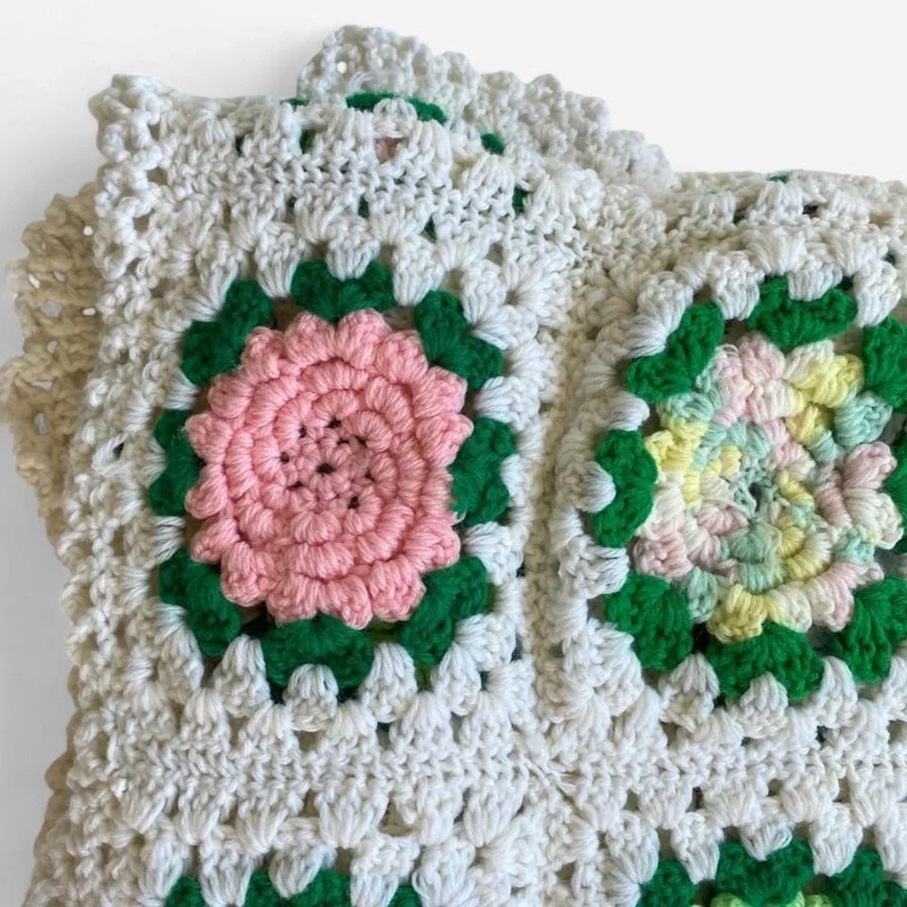 Vintage handmade multicolored floral crochet knit blanket - Picture 4 of 6